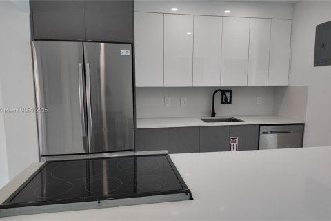 Снять в аренду виллу или дом в Холливуд, Флорида 3 спальни, 147.81м2, № 1970938 - фото 30