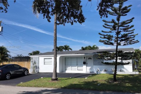 Снять в аренду виллу или дом в Холливуд, Флорида 3 спальни, 147.81м2, № 1970938 - фото 2