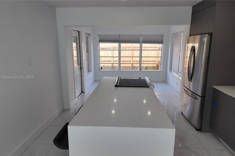 Снять в аренду виллу или дом в Холливуд, Флорида 3 спальни, 147.81м2, № 1970938 - фото 8