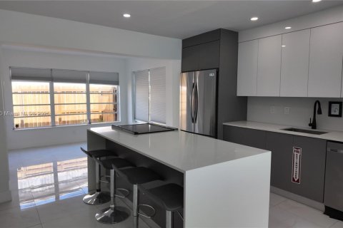 Снять в аренду виллу или дом в Холливуд, Флорида 3 спальни, 147.81м2, № 1970938 - фото 7