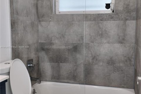 Снять в аренду виллу или дом в Холливуд, Флорида 3 спальни, 147.81м2, № 1970938 - фото 23