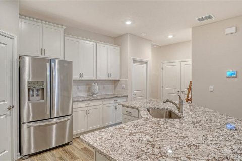 Купить виллу или дом в Лейквуд Ранч, Флорида 8 комнат, 145.39м2, № 1771806 - фото 15