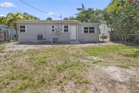 House in Oakland Park, Florida 2 bedrooms, 76.92 sq.m. № 1784011 - photo 10