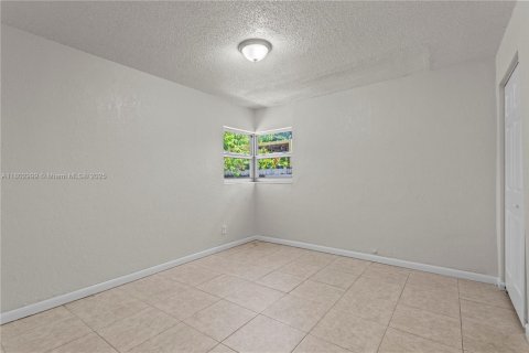 House in Oakland Park, Florida 2 bedrooms, 76.92 sq.m. № 1784011 - photo 8