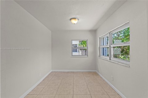 House in Oakland Park, Florida 2 bedrooms, 76.92 sq.m. № 1784011 - photo 6