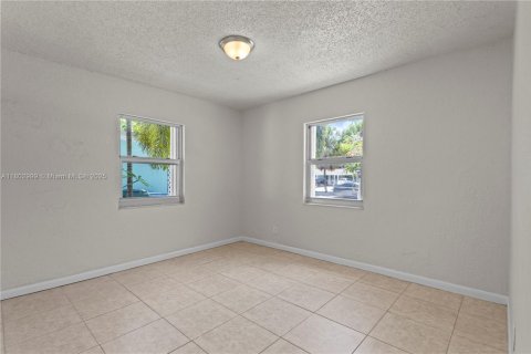 House in Oakland Park, Florida 2 bedrooms, 76.92 sq.m. № 1784011 - photo 9