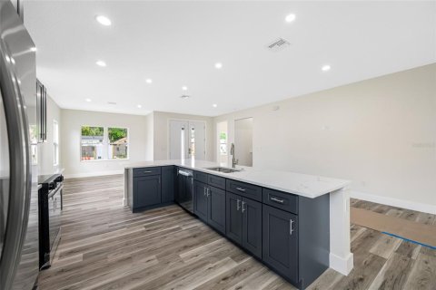 Casa en venta en Saint Petersburg, Florida, 5 dormitorios, 306.58 m2 № 1608836 - foto 7