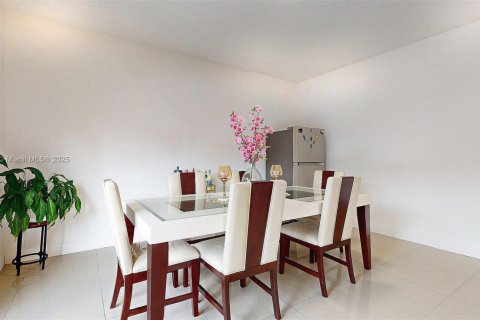 House in Homestead, Florida 5 bedrooms, 265.89 sq.m. № 1817040 - photo 13