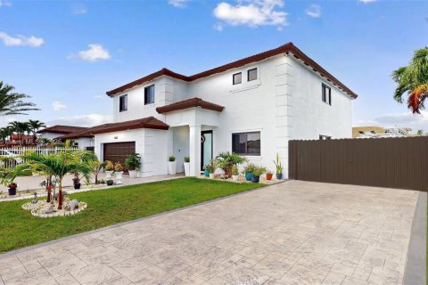 House in Homestead, Florida 5 bedrooms, 265.89 sq.m. № 1817040 - photo 4