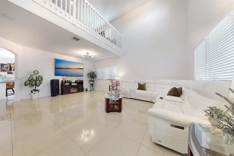 House in Homestead, Florida 5 bedrooms, 265.89 sq.m. № 1817040 - photo 12