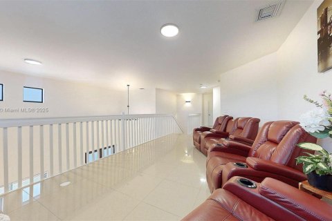 House in Homestead, Florida 5 bedrooms, 265.89 sq.m. № 1817040 - photo 21