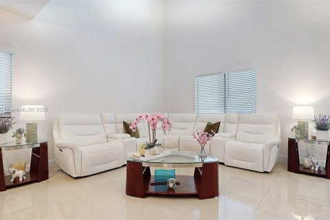 House in Homestead, Florida 5 bedrooms, 265.89 sq.m. № 1817040 - photo 11