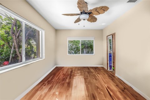 Villa ou maison à vendre à Surfside, Floride: 3 chambres, 181.9 m2 № 1963591 - photo 18