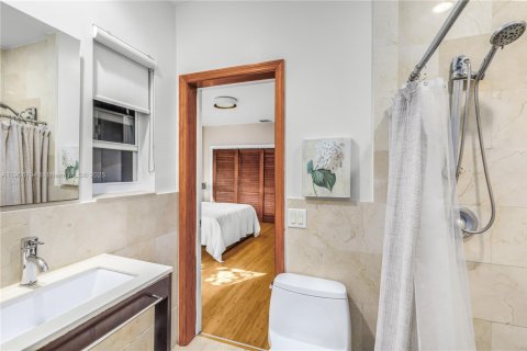 Villa ou maison à vendre à Surfside, Floride: 3 chambres, 181.9 m2 № 1963591 - photo 16