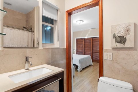 Villa ou maison à vendre à Surfside, Floride: 3 chambres, 181.9 m2 № 1963591 - photo 17