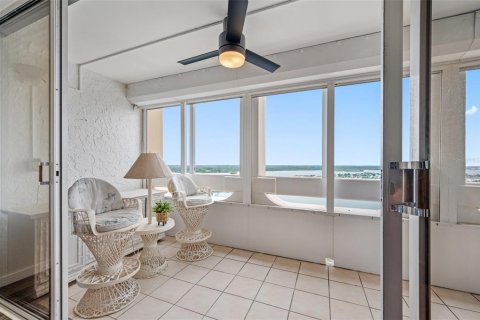 Condo in Redington Shores, Florida, 1 bedroom № 2236445 - photo 23