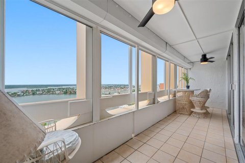 Condo in Redington Shores, Florida, 1 bedroom № 2236445 - photo 24