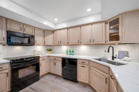 Condo in Redington Shores, Florida, 1 bedroom № 2236445 - photo 4