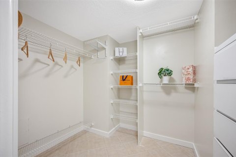 Condo in Redington Shores, Florida, 1 bedroom № 2236445 - photo 17