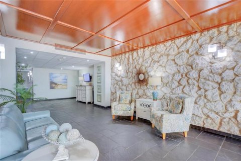 Condo in Redington Shores, Florida, 1 bedroom № 2236445 - photo 28