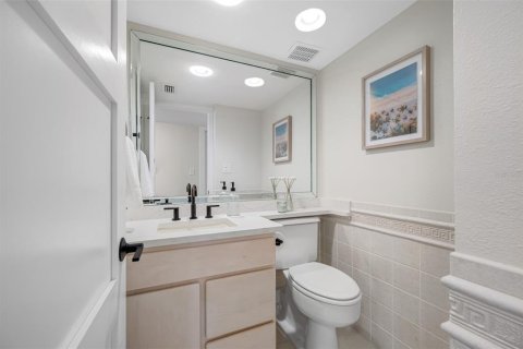Condo in Redington Shores, Florida, 1 bedroom № 2236445 - photo 22