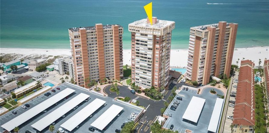 Condo in Redington Shores, Florida, 1 bedroom № 2236445