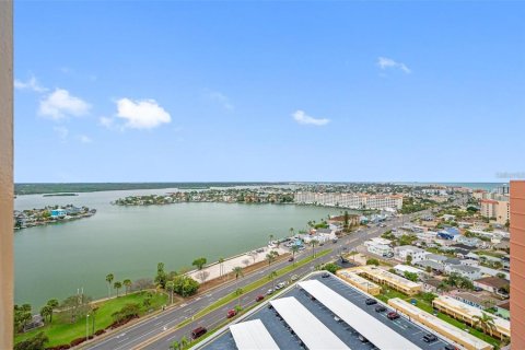 Condo in Redington Shores, Florida, 1 bedroom № 2236445 - photo 29