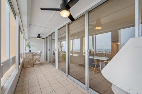 Condo in Redington Shores, Florida, 1 bedroom № 2236445 - photo 26