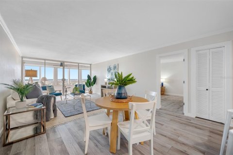 Condo in Redington Shores, Florida, 1 bedroom № 2236445 - photo 7