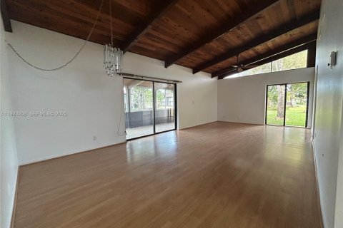 Villa ou maison à vendre à Hollywood, Floride: 2 chambres, 113.34 m2 № 1976843 - photo 15