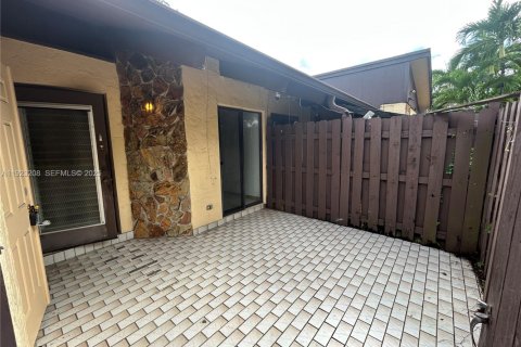 Villa ou maison à vendre à Hollywood, Floride: 2 chambres, 113.34 m2 № 1976843 - photo 4