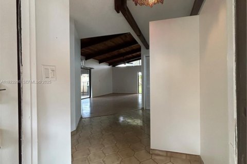 Villa ou maison à vendre à Hollywood, Floride: 2 chambres, 113.34 m2 № 1976843 - photo 6