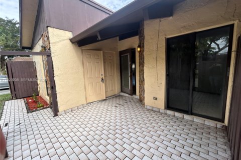 Villa ou maison à vendre à Hollywood, Floride: 2 chambres, 113.34 m2 № 1976843 - photo 5