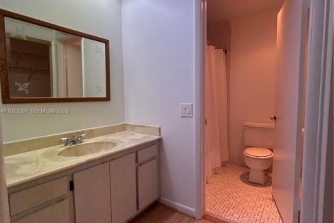 Villa ou maison à vendre à Hollywood, Floride: 2 chambres, 113.34 m2 № 1976843 - photo 20