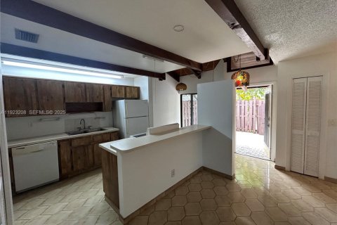 Villa ou maison à vendre à Hollywood, Floride: 2 chambres, 113.34 m2 № 1976843 - photo 11