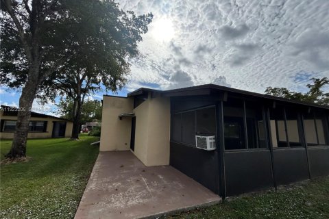 Villa ou maison à vendre à Hollywood, Floride: 2 chambres, 113.34 m2 № 1976843 - photo 26