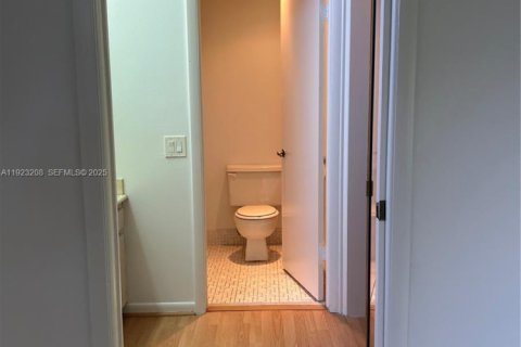 Villa ou maison à vendre à Hollywood, Floride: 2 chambres, 113.34 m2 № 1976843 - photo 19