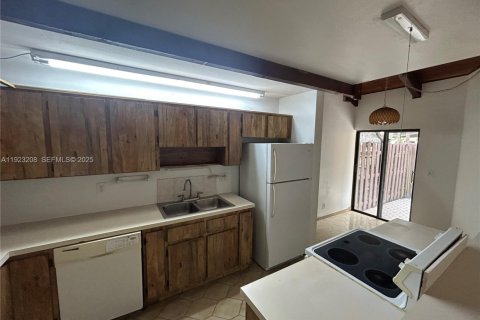 Villa ou maison à vendre à Hollywood, Floride: 2 chambres, 113.34 m2 № 1976843 - photo 12