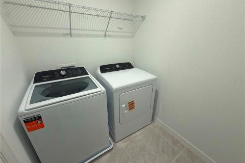 Townhouse in Orlando, Florida 3 bedrooms, 156.35 sq.m. № 2230931 - photo 11