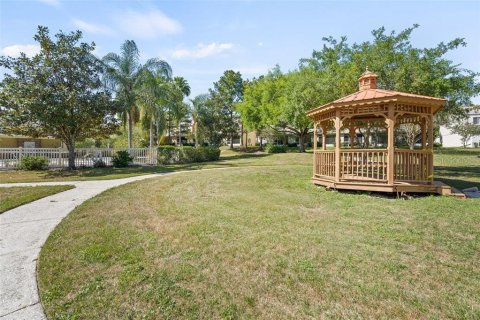 Townhouse in Brandon, Florida 2 bedrooms, 103.12 sq.m. № 2290732 - photo 12