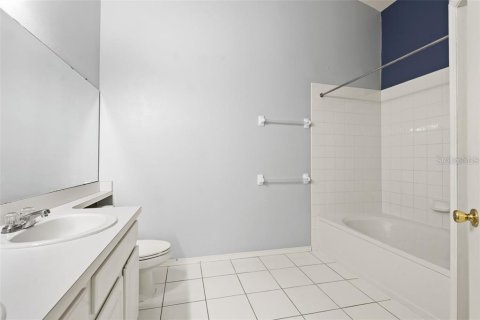 Townhouse in Brandon, Florida 2 bedrooms, 103.12 sq.m. № 2290732 - photo 11