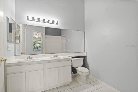 Townhouse in Brandon, Florida 2 bedrooms, 103.12 sq.m. № 2290732 - photo 10