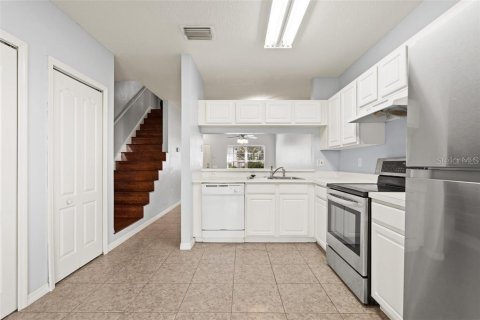 Townhouse in Brandon, Florida 2 bedrooms, 103.12 sq.m. № 2290732 - photo 3