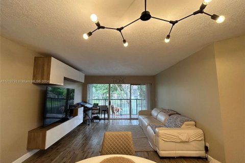 Copropriété à louer à Coral Springs, Floride: 3 chambres, 108.32 m2 № 1972583 - photo 2