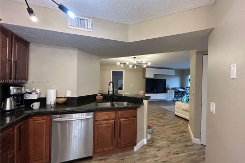 Copropriété à louer à Coral Springs, Floride: 3 chambres, 108.32 m2 № 1972583 - photo 6