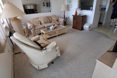 Condo in West Palm Beach, Florida, 1 bedroom  № 1953495 - photo 1