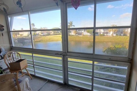 Condo in West Palm Beach, Florida, 1 bedroom  № 1953495 - photo 3