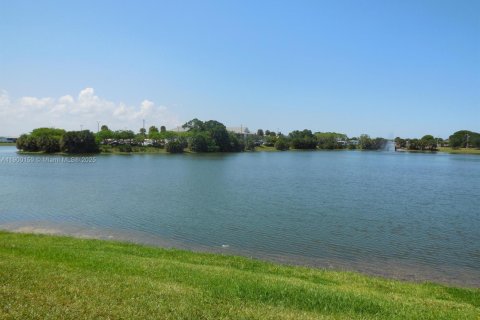 Condo in West Palm Beach, Florida, 1 bedroom  № 1953495 - photo 19