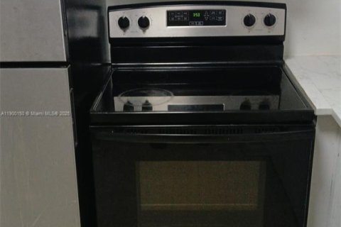 Condo in West Palm Beach, Florida, 1 bedroom  № 1953495 - photo 2