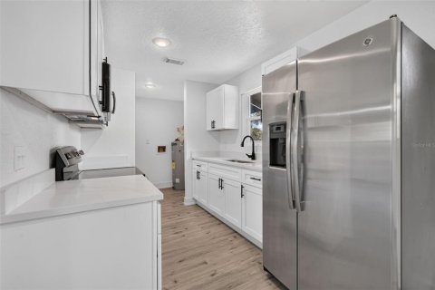 Villa ou maison à vendre à Sanford, Floride: 4 chambres, 107.02 m2 № 2339436 - photo 8